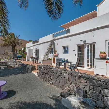 Casa Eden Tías