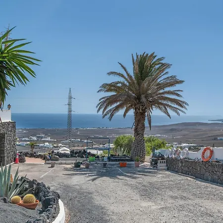 Casa Eden Tías